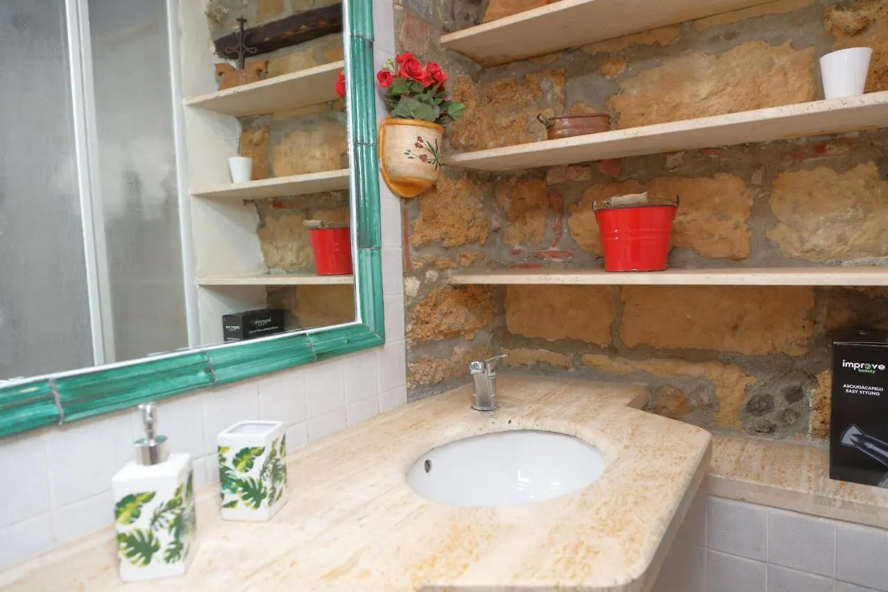 דירות צ'פאלו Casa Saraceni 0*,  איטליה